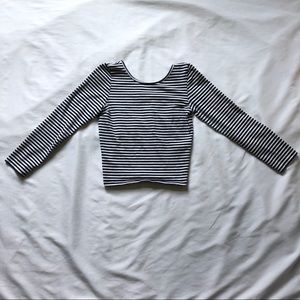 b&w striped 3/4 sleeve crop top